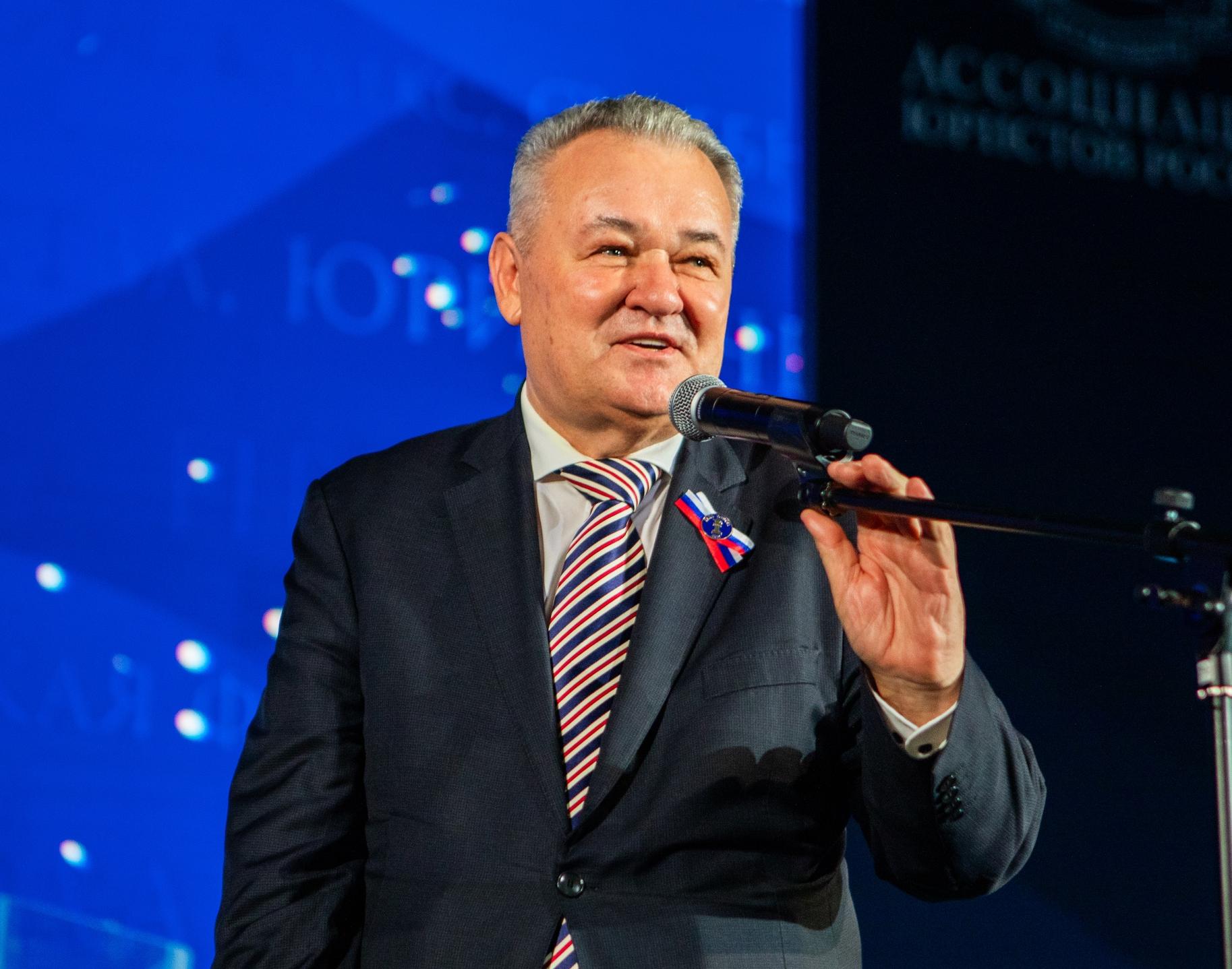 Виктор Блажеев